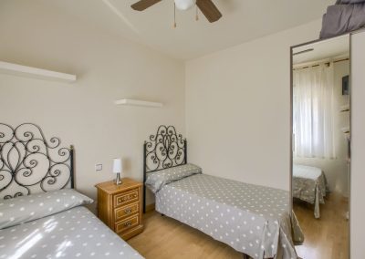 Alojamiento rural para familias en Madrid dormitorio de Casa Rural Higueras