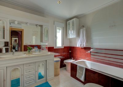Cuarto de baño completo en Casa Rural Higueras